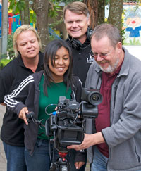 Das Filmteam mit Luana